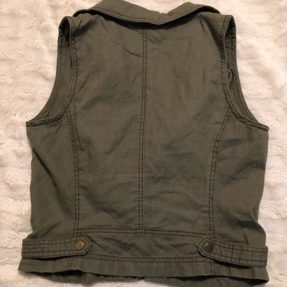 Maurice’s Collared Vest - Picture 7 of 8